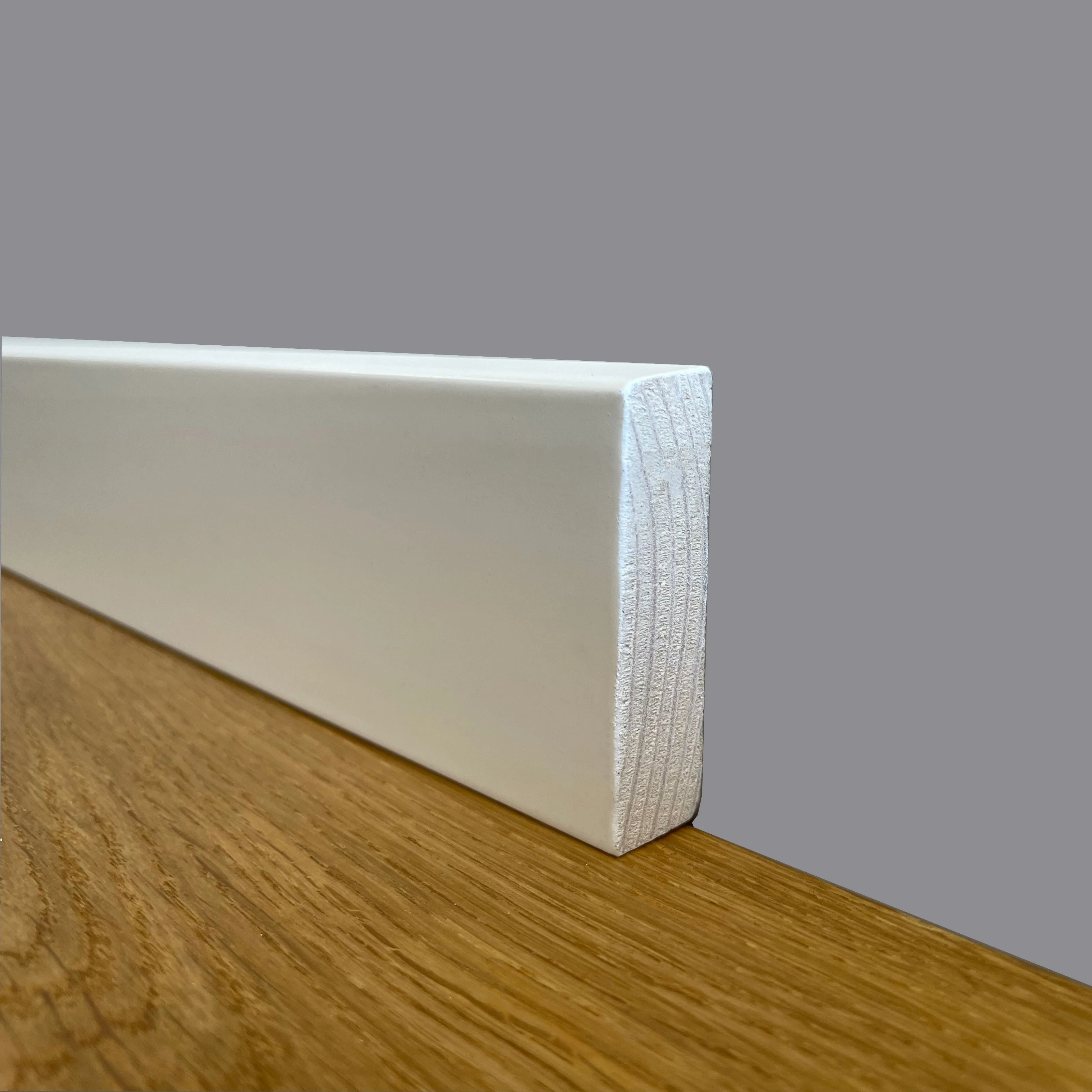 Battiscopa PREMIUM in legno MASSELLO squadrato 55x14 laccato bianco liscio (prezzo al metro)