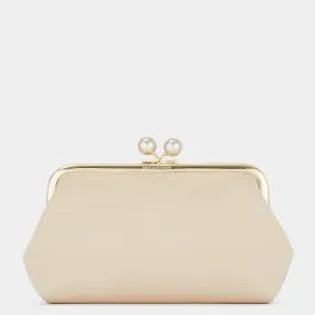 Maud Pearls Clutch