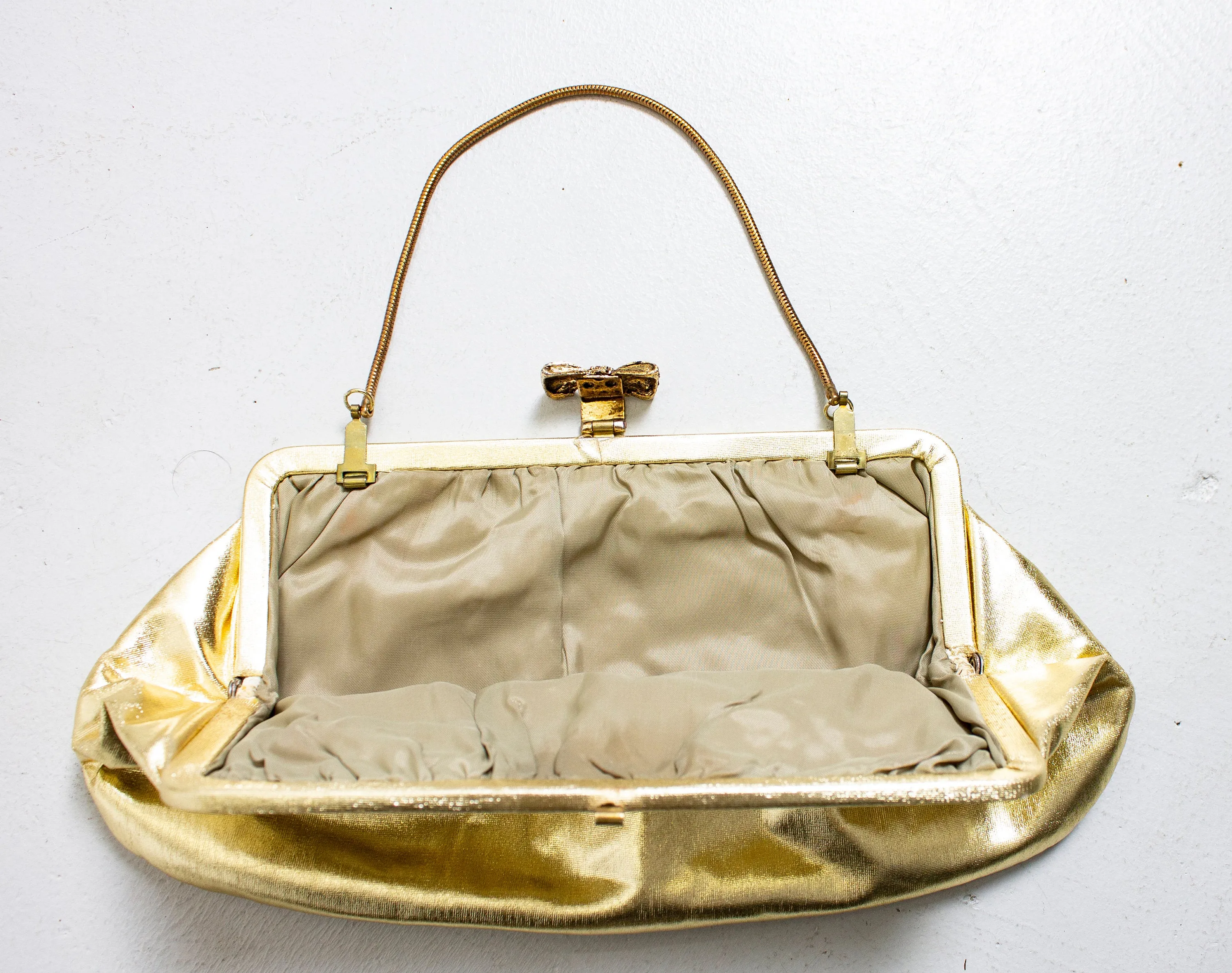 Vintage 1950s Purse Gold Metallic Fabric BOW Clasp Chain Cocktail Clutch Bag 60s