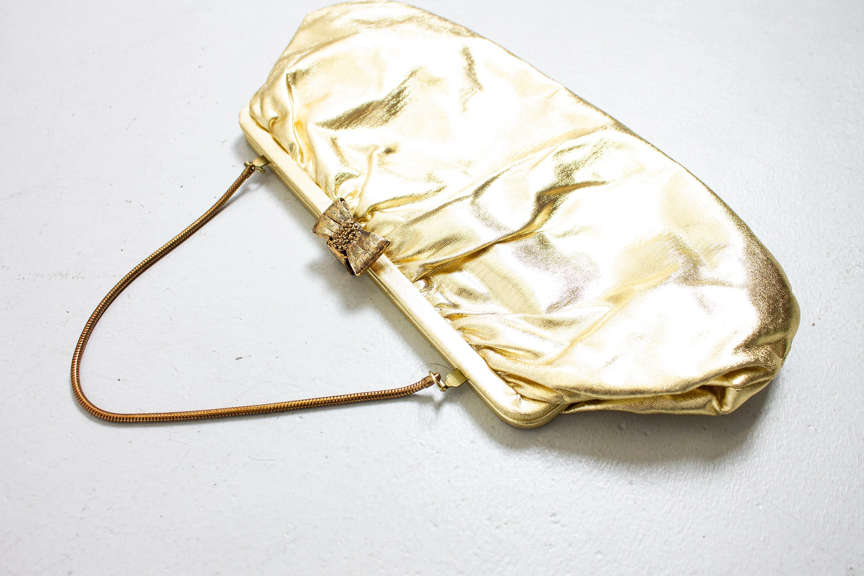 Vintage 1950s Purse Gold Metallic Fabric BOW Clasp Chain Cocktail Clutch Bag 60s